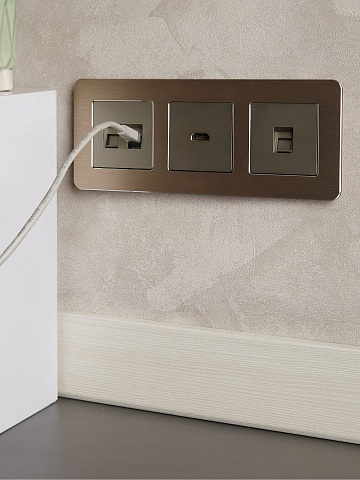 IEK BRITE DECOR Шампань металл. скругл.угол Рамка 3-м РУ-3-1-Бр RE AL