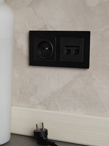 IEK BRITE DECOR Черный матовый стекло Рамка 2-м РУ-2-2-Бр