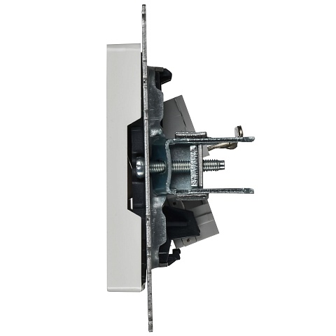 IEK BRITE BASE Белый Розетка телефонная RJ11 РТ10-БрБ