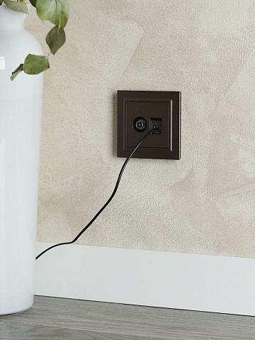 IEK BRITE Розетка двойная TV+RJ45 кат.5E РТВ/РК12-БрТБ темная бронза