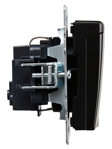 IEK BRITE Розетка 1-местная с заземлением с защитными шторками и крышкой 16А IP20 РСбш10-3-БрЧ черный