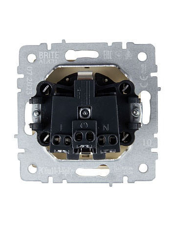IEK BRITE Розетка 1-местная с заземлением с защитными шторками и крышкой 16А IP20 РСбш10-3-БрКр бежевый