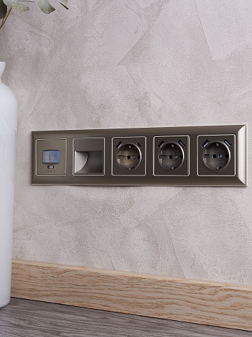 IEK BRITE DECOR Шампань/беж 3D-форма Рамка 5-м РУ-5-Бр