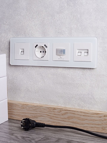 IEK BRITE BASE Белый Датчик движения ДС10-1-БрБ