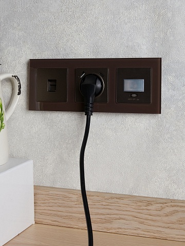 IEK BRITE BASE Темн.бронза Датчик движения ДС10-1-БрТБ