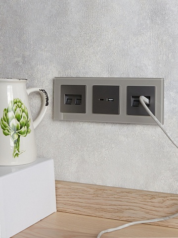 IEK BRITE Роз. USB A+C 18Вт РЮ11-1-БрС сталь