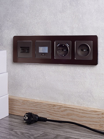 IEK BRITE DECOR Коричневый металл. скругл.угол Рамка 4-мест. РУ-4-1-Бр RE AL