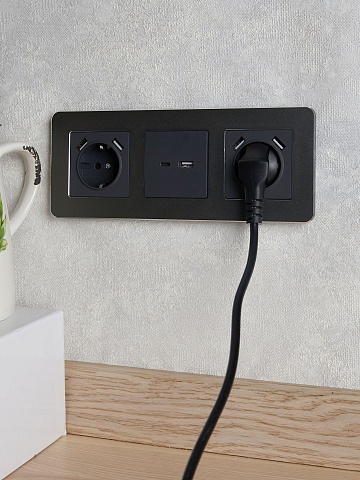 IEK BRITE DECOR Титан металл. скругл.угол Рамка 3-м РУ-3-1-Бр RE