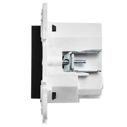 IEK SKANDY Титан Розетка с/з с защитными шторками 16А с USB C 18Вт SK-R17T