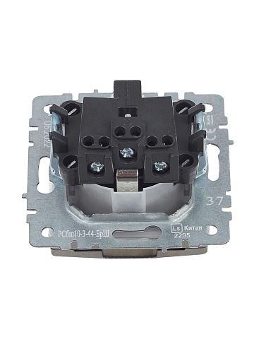 IEK BRITE Розетка 1-местная с заземлением с защитными шторками и крышкой 16А IP44 РСбш10-3-44-БрШ шампань