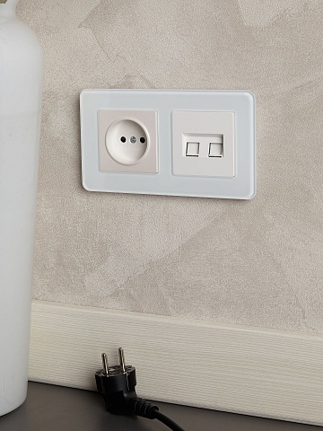 IEK BRITE DECOR Белый матовый стекло скругл.угол Рамка 2-м РУ-2-2-Бр RE