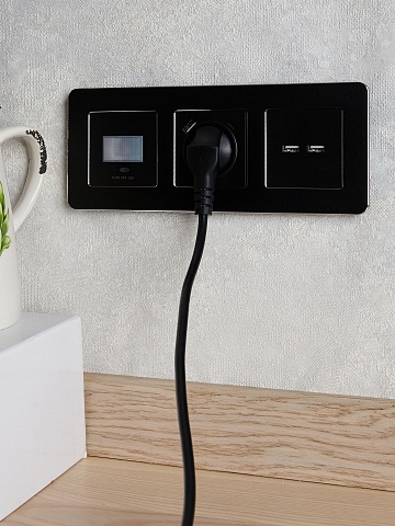 IEK BRITE Роз. с з/к/ш 16А с USB A+C 18Вт РЮш11-1-БрЧ черн.