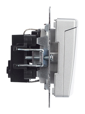 IEK BRITE Розетка 1-местная с заземлением с защитными шторками и крышкой 16А IP20 РСбш10-3-БрА алюминий