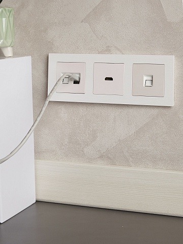 IEK BRITE DECOR Белый рифленый Рамка 3-м РУ-3-Бр