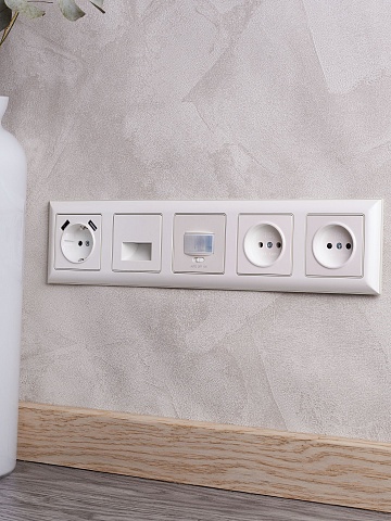IEK BRITE DECOR Жемчуг/беж 3D-форма Рамка 5-мест. РУ-5-Бр