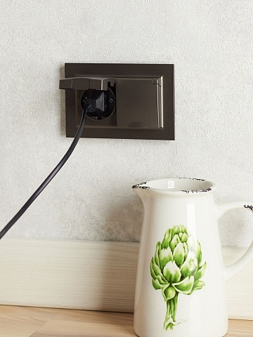 IEK BRITE Темн.бронза Розетка 2-я с кр. 16А в сборе IP44 РСбш12-3-44-БрТБ