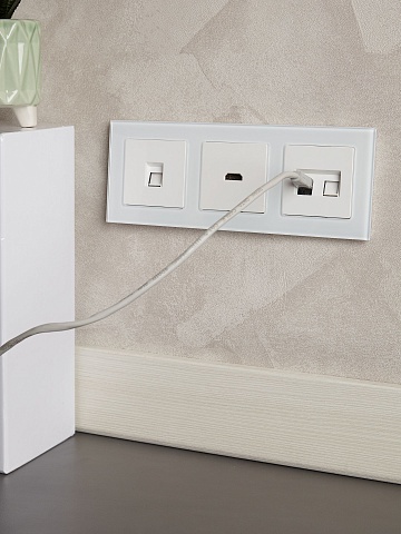 IEK BRITE Рамка 3-мест. РУ-3-2-БрБ стекло бел.