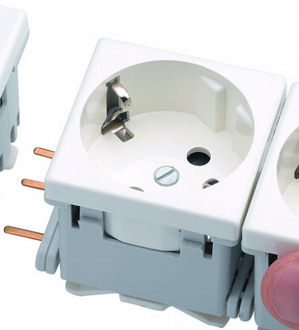 Simon Connect Белая Розетка 2к+з Schuko 45х45мм, быстрое соединение
