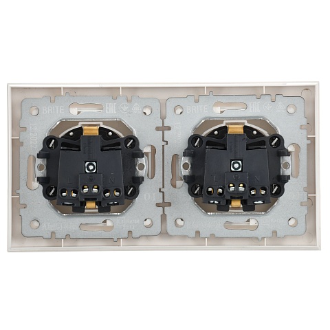 IEK BRITE Белый Розетка с кр. 16А IP44 РСбш10-3-44-БрБ в сборе 2шт