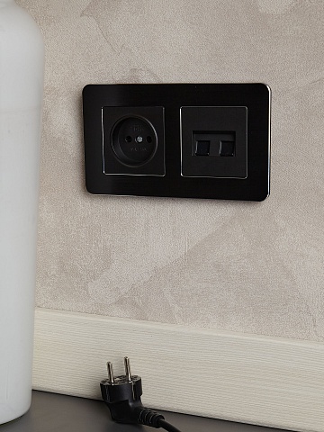 IEK BRITE DECOR Черный/алюм металл. скругл.угол Рамка 2-м РУ-2-1-Бр RE AL