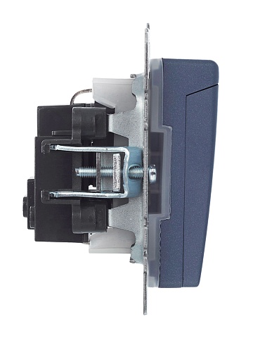 IEK BRITE Розетка 1-местная с заземлением с защитными шторками и крышкой 16А IP44 РСбш10-3-44-БрМ маренго