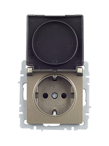 IEK BRITE Розетка 1-местная с заземлением с защитными шторками и крышкой 16А IP20 РСбш10-3-БрШ шампань