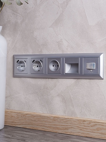 IEK BRITE DECOR Алюминий 3D-форма Рамка 5-м РУ-5-Бр