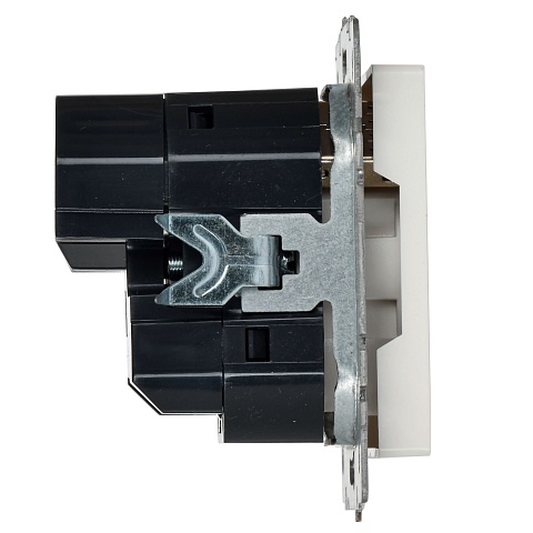 IEK BRITE Роз. с з/к/ш 16А с USB A+A 2,1А РЮш10-1-БрБ бел.