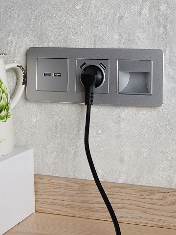IEK BRITE Роз. с з/к/ш 16А с USB A+A 2,1А РЮш10-1-БрА алюм.