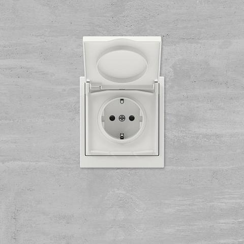 DKC KANT Розетка силовая, 2P+E, с з/ш, с крышкой, IP44, белый песок