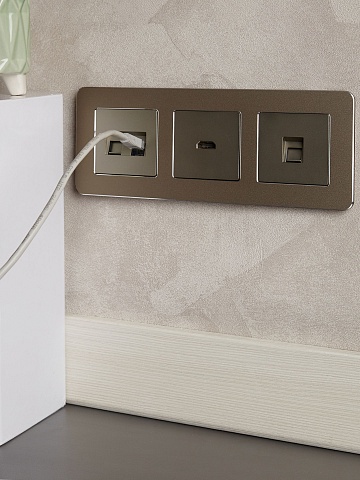 IEK BRITE DECOR Латунь металл. скругл.угол Рамка 3-м РУ-3-1-Бр RE