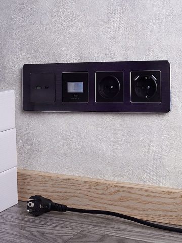 IEK BRITE DECOR Черный/алюм металл. скругл.угол Рамка 4-м РУ-4-1-Бр RE AL