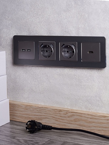 IEK BRITE Роз. с з/к/ш 16А с USB A+A 2,1А РЮш10-1-БрС сталь