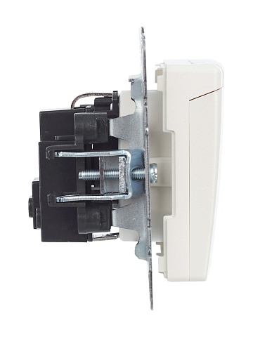IEK BRITE Розетка 1-местная с заземлением с защитными шторками и крышкой 16А IP20 РСбш10-3-БрЖ жемчуг