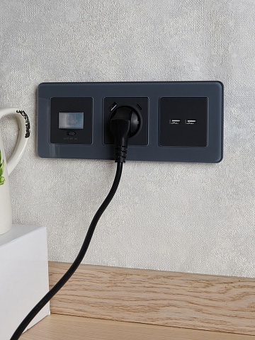 IEK BRITE Роз. с з/к/ш 16А с USB A+C 18Вт РЮш11-1-БрГ граф.